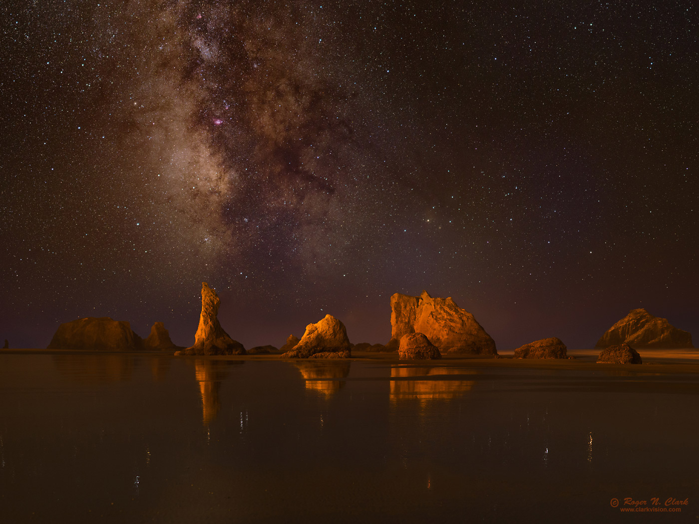 image bandon.oregon.night.rnclark.c09.11.2014.IMG_8260-307b.l-c3-1400x1050s.jpg is Copyrighted by Roger N. Clark, www.clarkvision.com